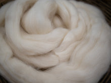 Load image into Gallery viewer, Falkland Wool (4oz) | Combed Top / Roving for Spinning and Felting