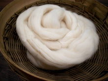 Load image into Gallery viewer, Falkland Wool (4oz) | Combed Top / Roving for Spinning and Felting