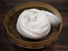 Load image into Gallery viewer, Ultrafine Merino Wool Roving - 14.5 Micron - (4oz) | Combed Top / Roving for Spinning and Felting