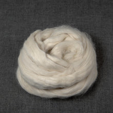 Load image into Gallery viewer, Undyed Suri Alpaca Top (4oz) | Combed Top / Roving for Spinning