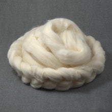 Load image into Gallery viewer, Lleyn Wool Roving - Undyed (4oz) | Combed Top / Roving for Spinning and Felting