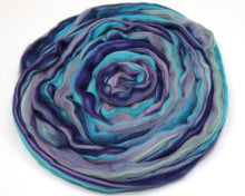 Load image into Gallery viewer, Merino Wool (4 oz) | Combed Top / Roving for Spinning and Felting