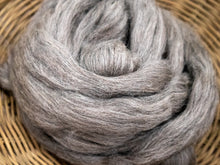 Load image into Gallery viewer, Gray Gotland Wool Top (4oz)